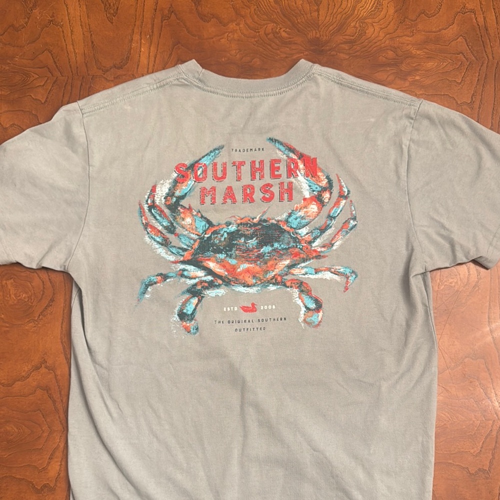 Southern Marsh Gray Short Sleeve Tee with Crab Design